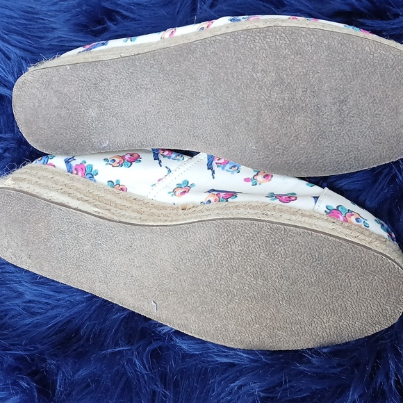 American Eagle Outfitters White and Blue Espadrilles Floral Design - Picture 3 of 6